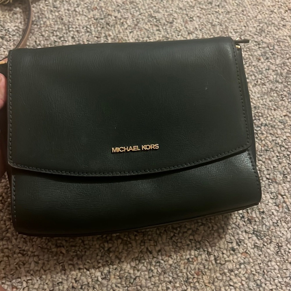 Cleaning out my closet. Would love for my purse to go to a new home.